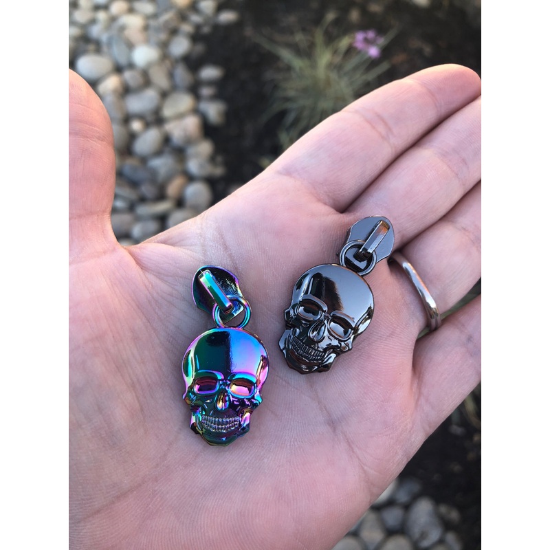 Skull zipper pulls