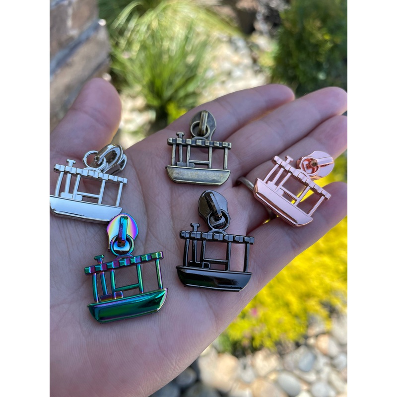 Boat zipper pulls