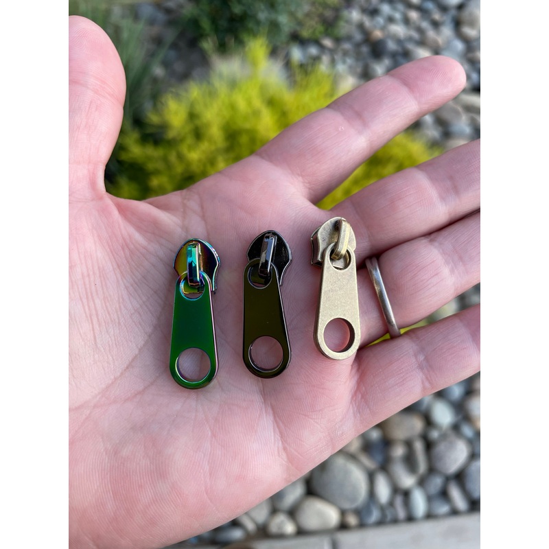 Classic zipper pulls with circle
