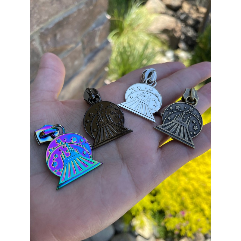 S Mountain zipper pulls